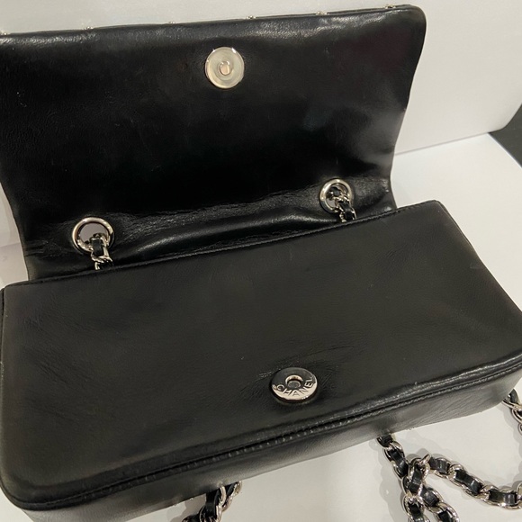 Rare and Limited Edition🔥🔥 Chanel diamond Quils - Picture 8 of 13